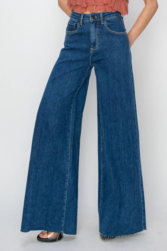 Wide leg jeans are back! - Trendy by Luna