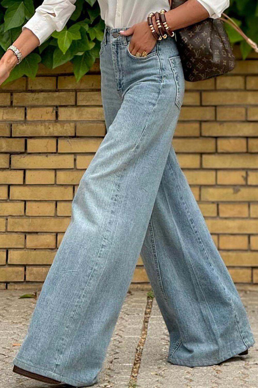 Wide Leg Jeans with Pockets - Trendy by Luna