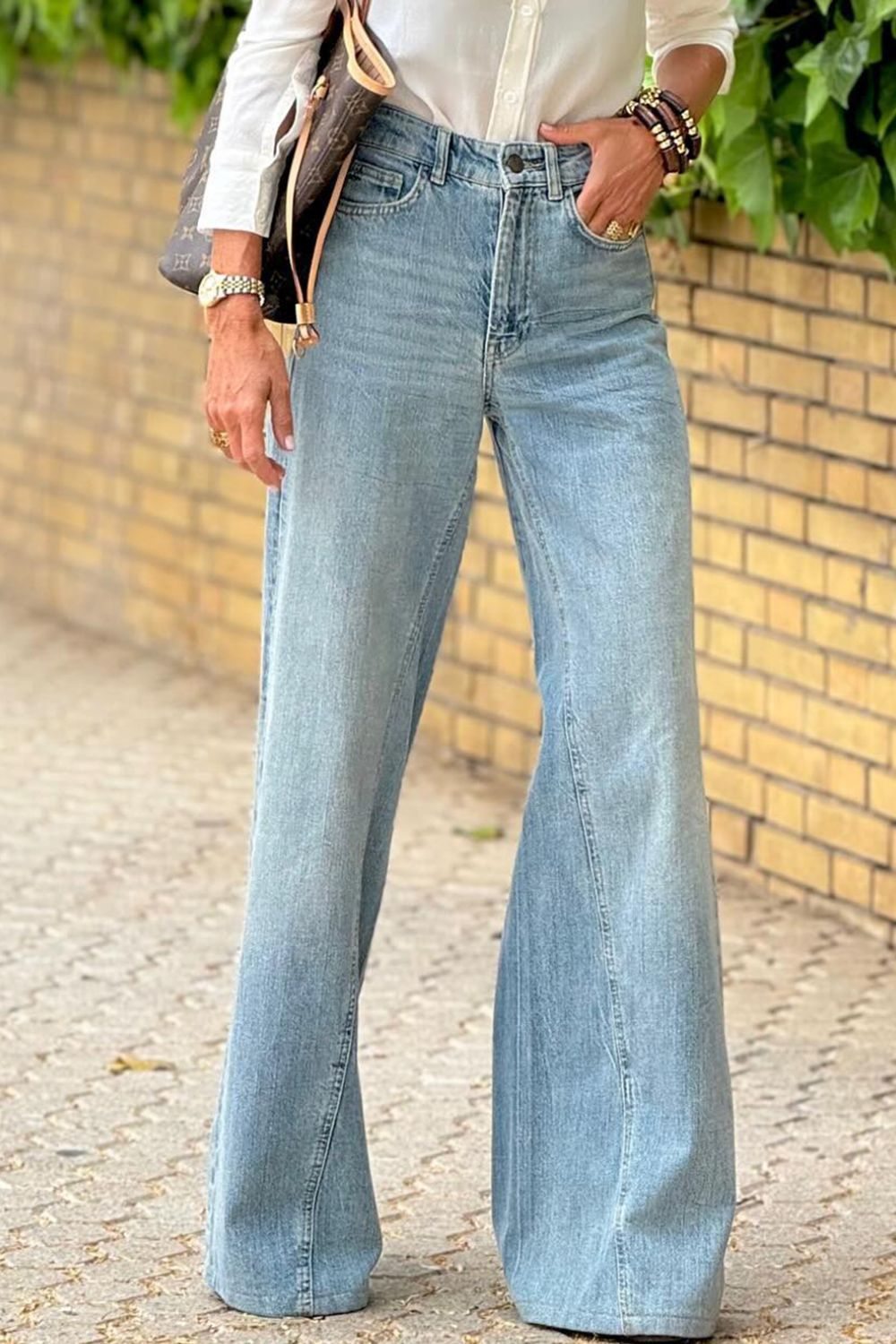 Wide Leg Jeans with Pockets - Trendy by Luna