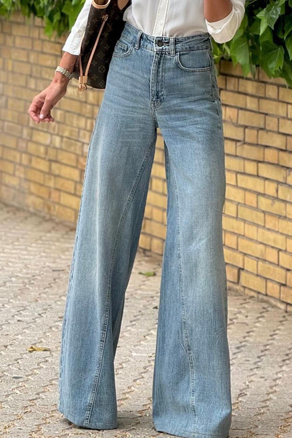 Wide Leg Jeans with Pockets - Trendy by Luna